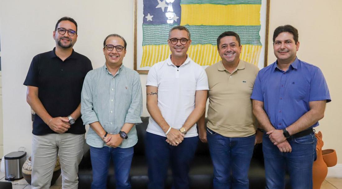 Fabiano Oliveira na Emsetur e Valadares Filho na Secretaria Especial de Cultura