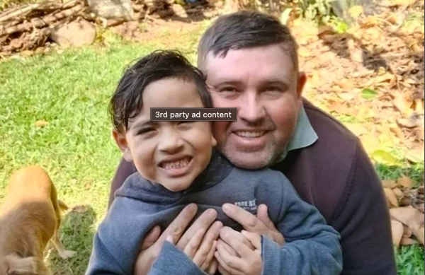 Menino jogado de ponte pelo pai é sepultado sob forte comoção