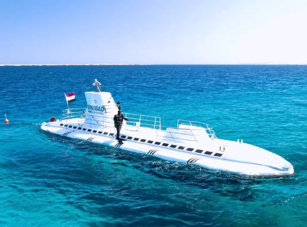 Submarino turístico afunda no Egito e deixa seis mortos