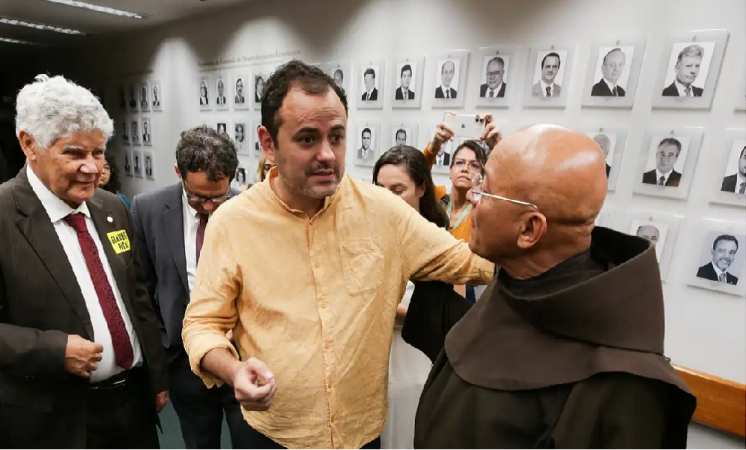 Deputado Federal perde 2 kg após 60 horas de greve de fome na Câmara