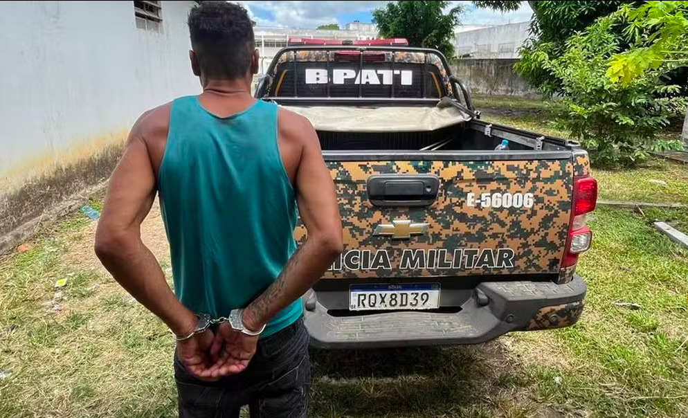 Homem é preso em flagrante após tentar matar a esposa com facão em bar de Boquim