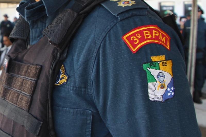Homem em surto psicótico ameaça matar cunhado com facões