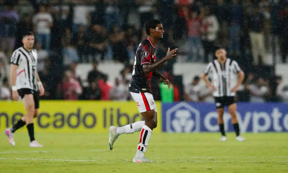 Libertadores: São Paulo supera Libertad e assume liderança do Grupo D