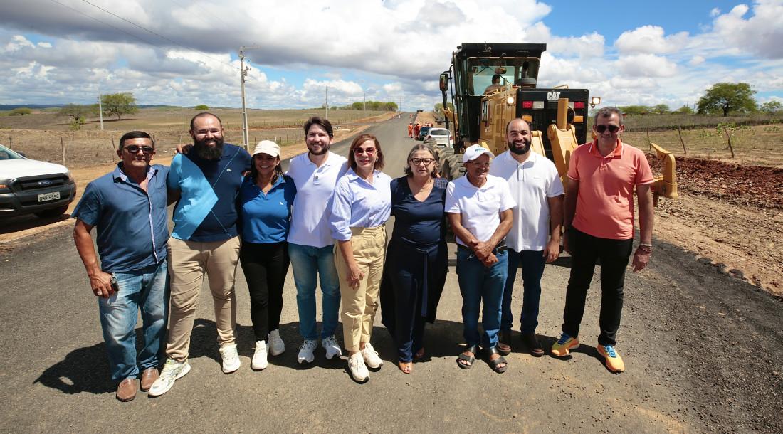 Governadora em exercício visita obras da Rota do Leite no município de Gararu