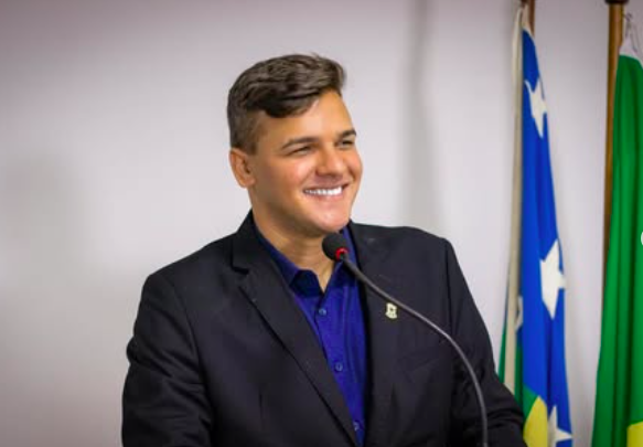 Vereador de Propriá denuncia salários exorbitantes na prefeitura
