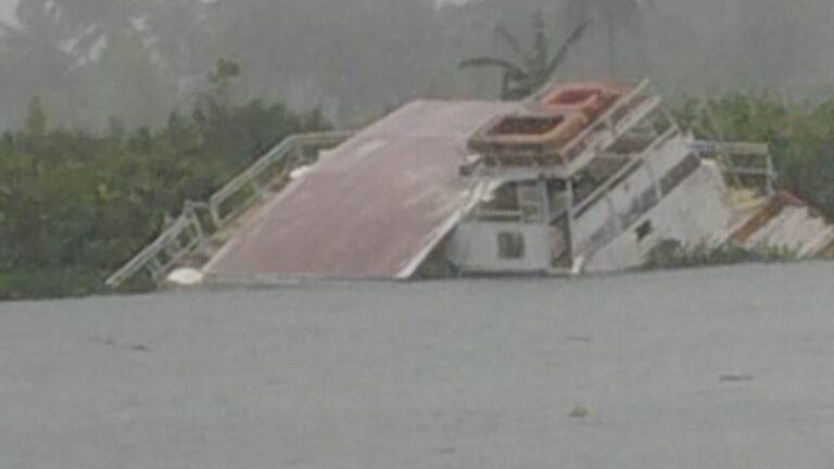 Catamarã Vaza-Barris afunda parcialmente no Rio São Francisco em Brejo Grande