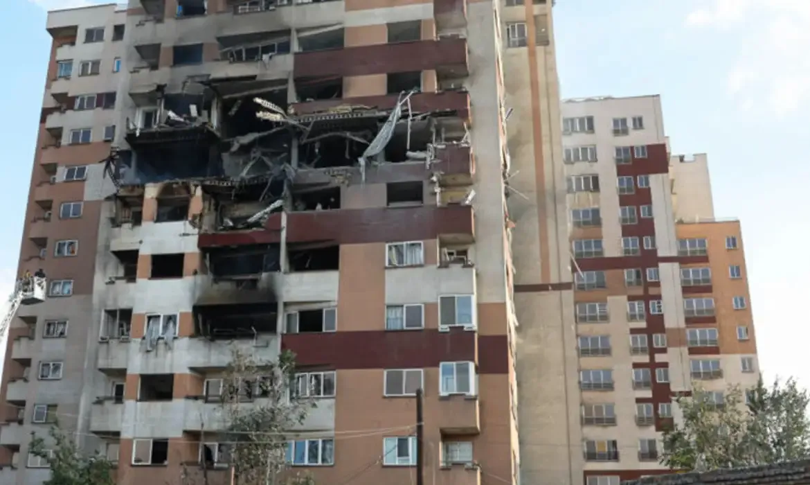 Israel e Irã à beira de uma guerra: Explosões e mísseis marcam escalada do conflito com retaliação