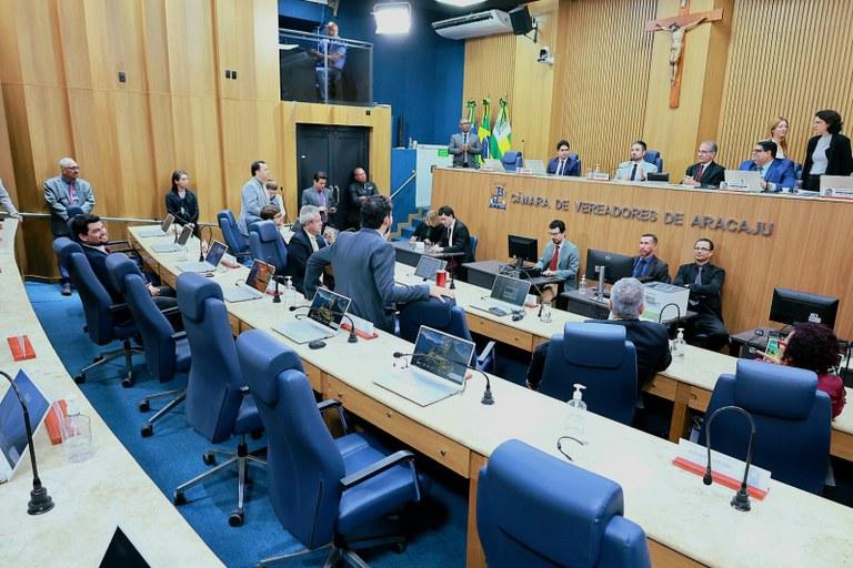 Votação na CMA proíbe fogos com estampido, cria programa de saúde emocional e garante reuniões religiosas nas escolas