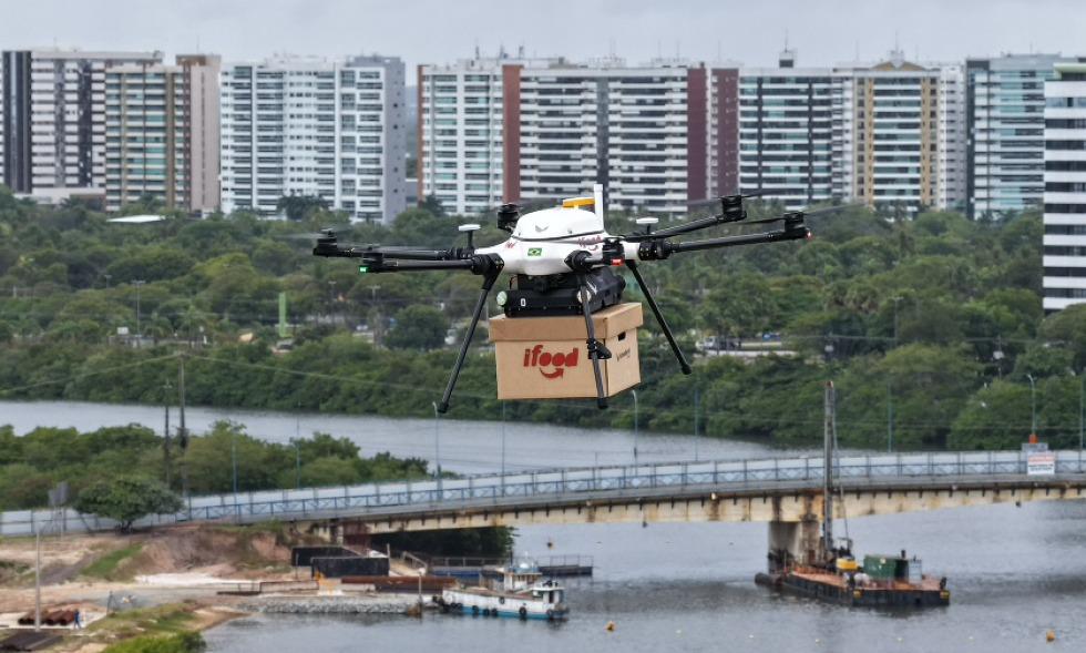 iFood retoma e expande operações com drones em Sergipe após autorização inédita da ANAC
