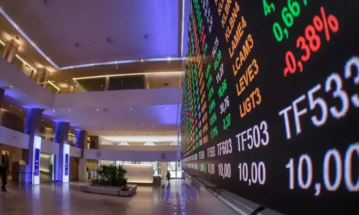 Bolsa sobe 1,7% e bate recorde com cenário externo favorável