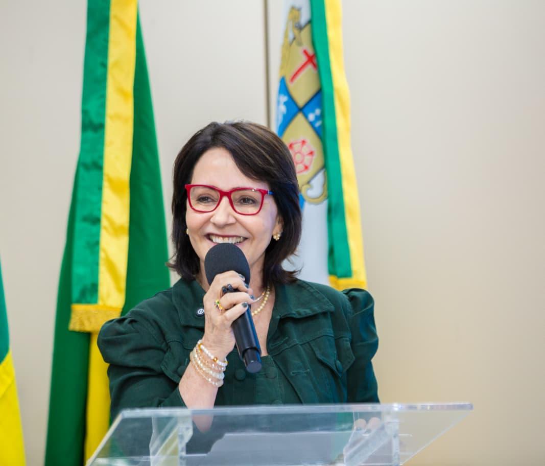 Emília “furou a bolha do preconceito” e termina 2025 muito bem avaliada