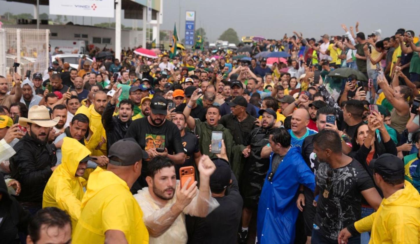 A caminhada de Nikolas Ferreira e o péssimo exemplo do jornalismo brasileiro