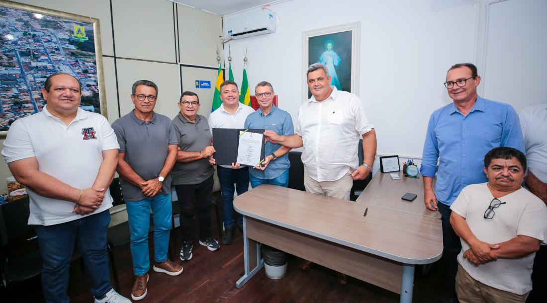 Assinada ordens de serviço pra restaurar rodovias que ligam Itabaianinha a Tomar do Geru e Tobias Barreto