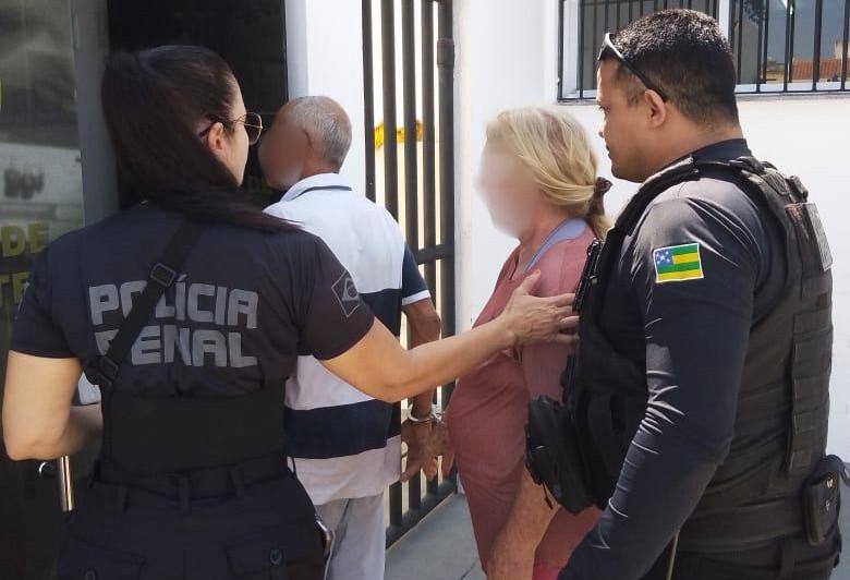 Idosos tentam entrar em presídio com celulares e são presos