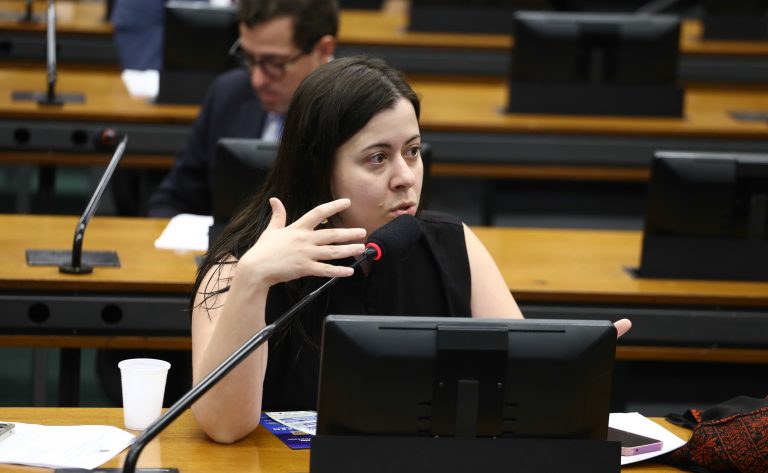 Comissão aprova suspensão de porte de arma para agentes de segurança sob efeito de drogas