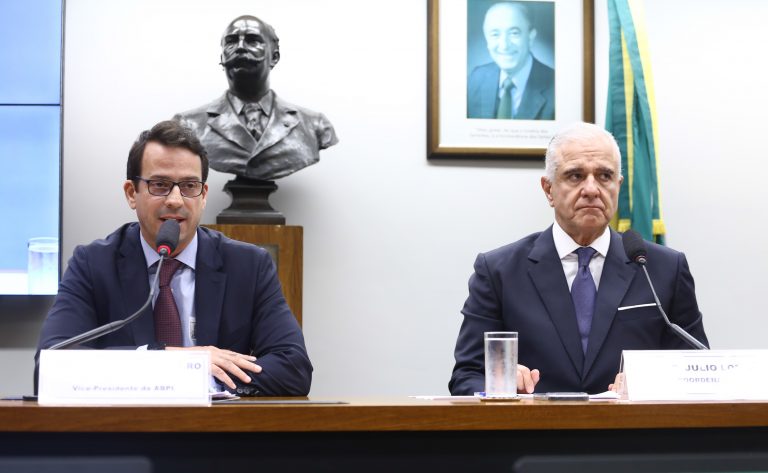 Entidades apontam pirataria como problema de saúde pública e pedem penas mais duras