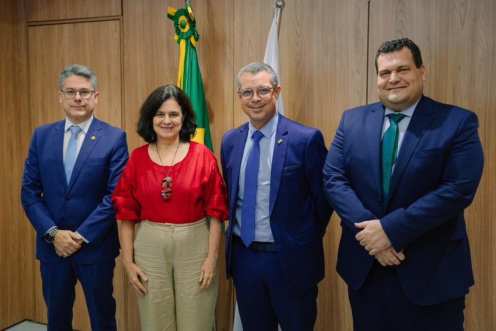 Governo “flerta” com Rogério, ele finge que gosta, mas Mitidieri quer Alessandro!