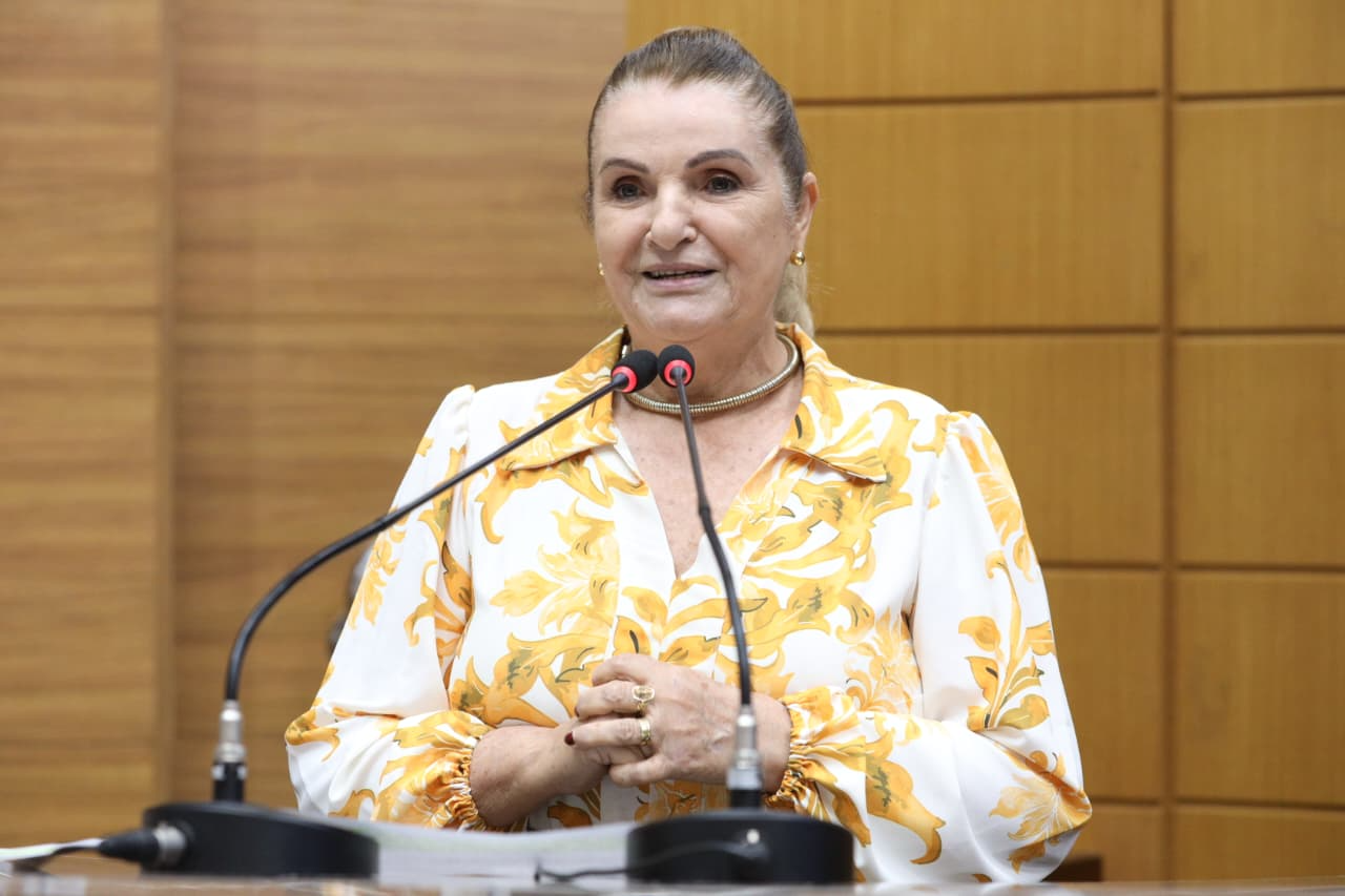 Áurea Ribeiro: “Você só não tirou o esqueleto de seu pai para fazer a campanha