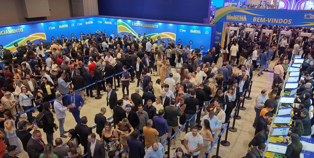 Gestores de todo o Brasil iniciam XXVII Marcha a Brasília em Defesa dos Municípios