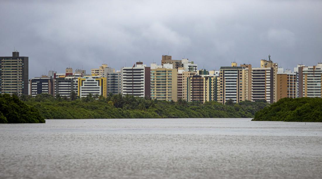 Governo de Sergipe emite aviso meteorológico de chuvas moderadas a intensas para este sábado, 9