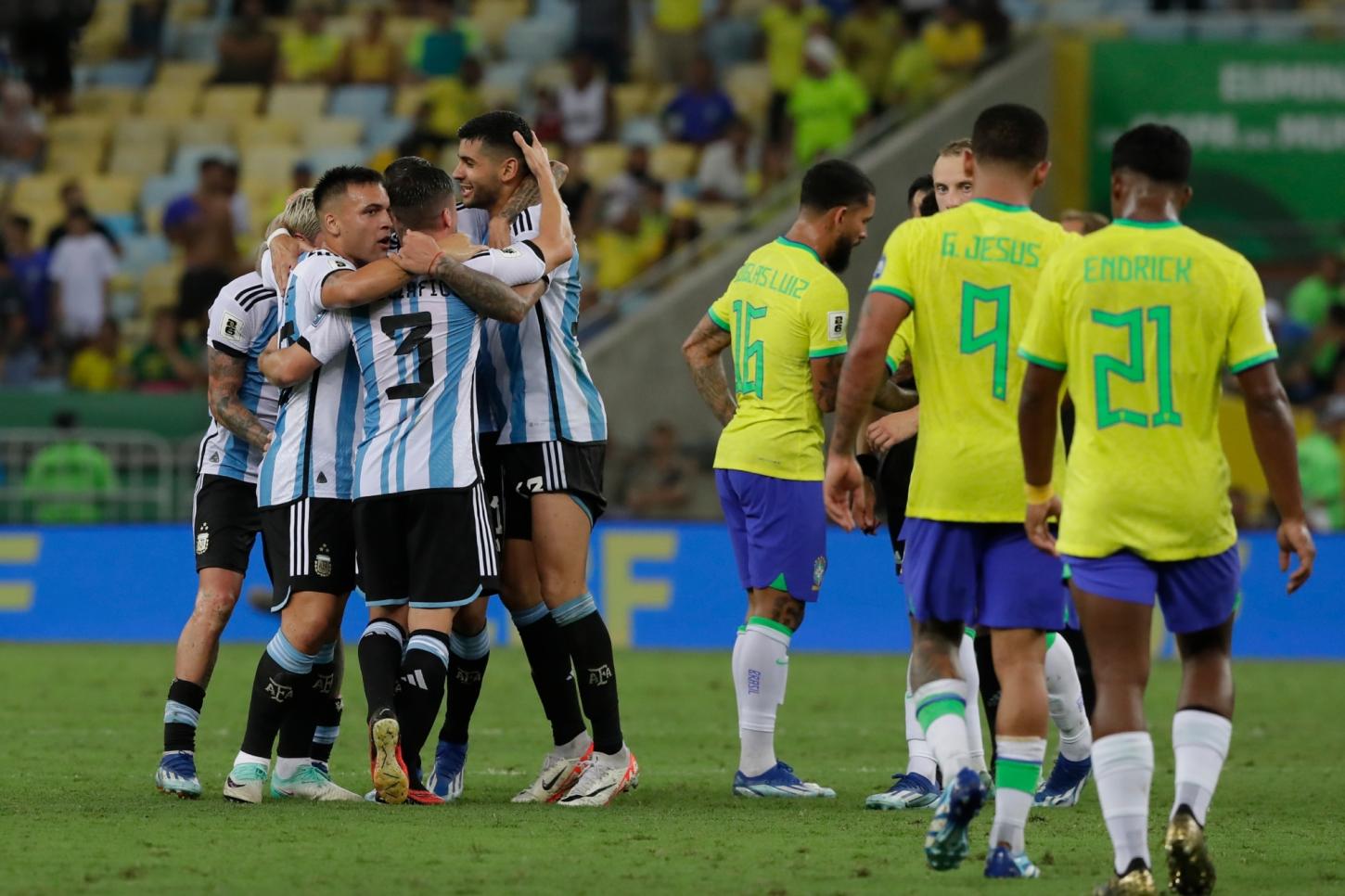 Desânimo com o País chega ao futebol e garra argentina conquista brasileiros