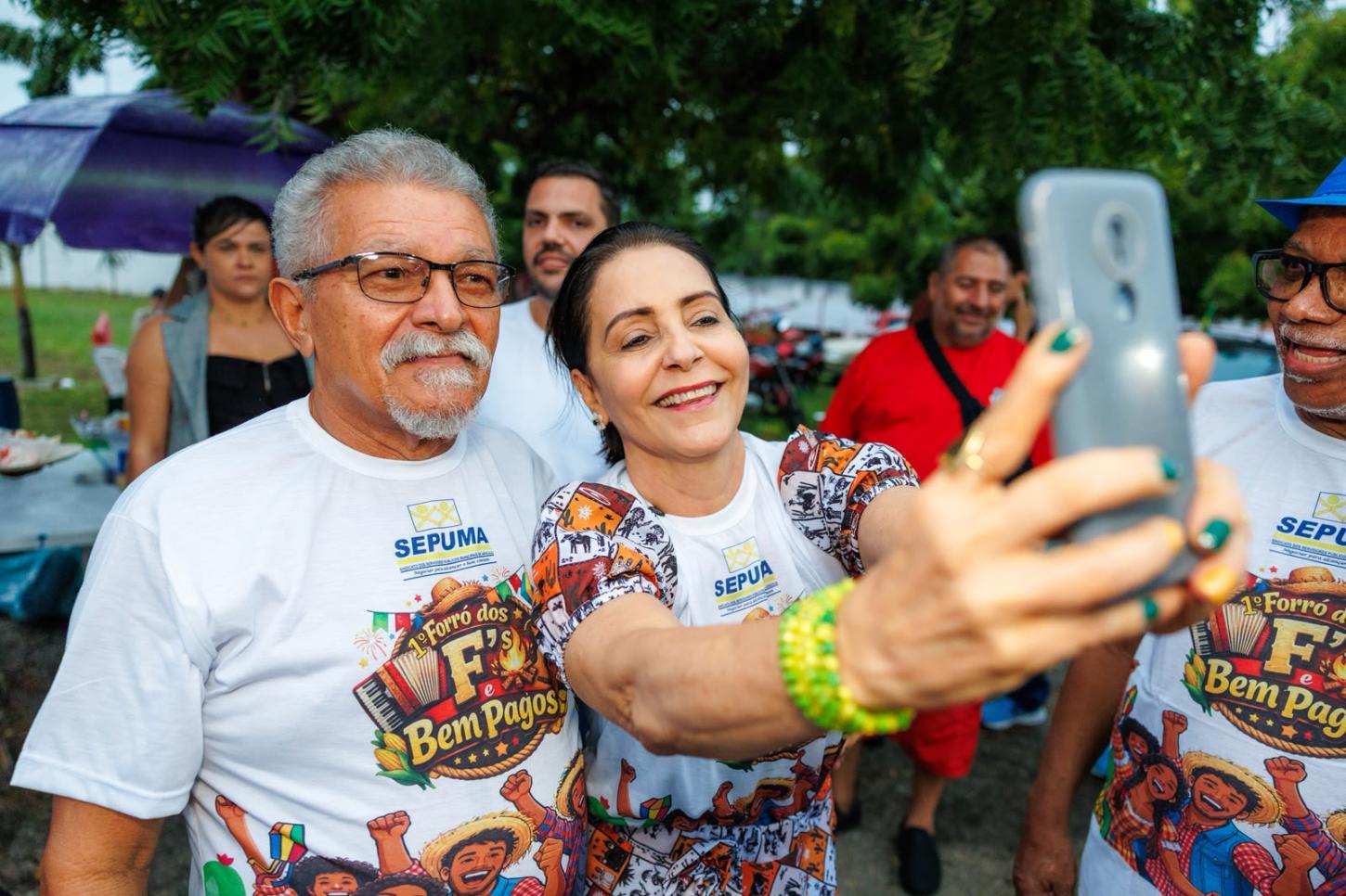 Emília Corrêa “janta” o Consórcio com ônibus novos e o povo no “geladinho” 