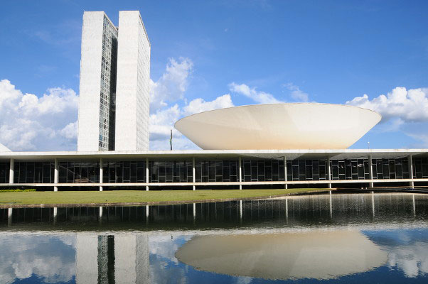 Relatório sobre MP da “taxa das blusinhas” deve ser votado na segunda-feira
