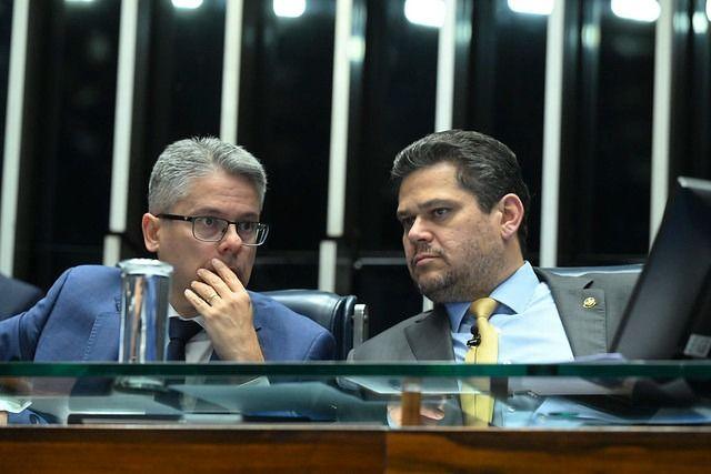 Alessandro Vieira chama Moraes de “assessor de luxo de banqueiro” e critica falta de investigação no Senado