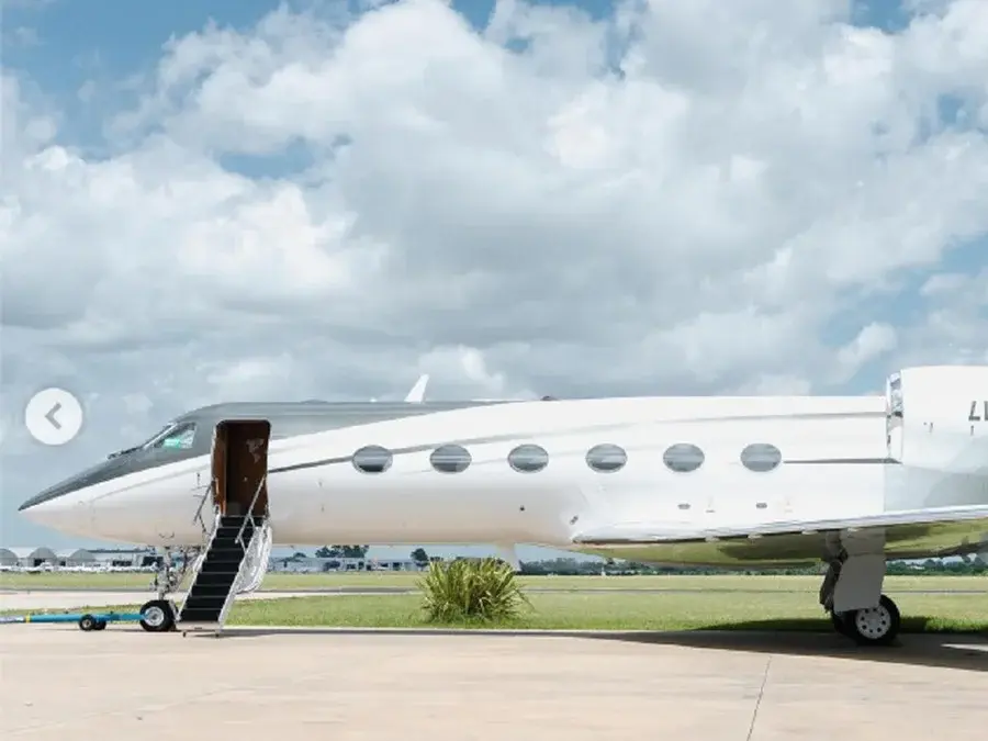 Avião ligado à suposta fuga de Flávio Bolsonaro teria tentado sair da Argentina como voo médico