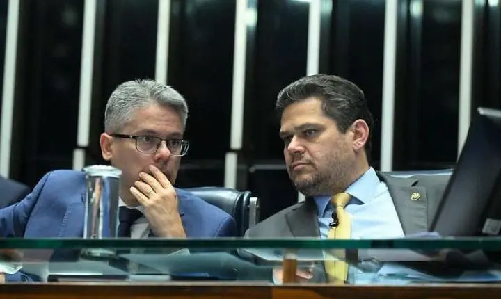Alessandro Vieira chama Moraes de “assessor de luxo de banqueiro” e critica falta de investigação no Senado