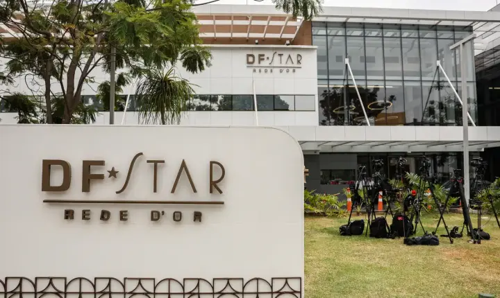 Bolsonaro tem piora na inflamação e médicos incluem novos antibióticos