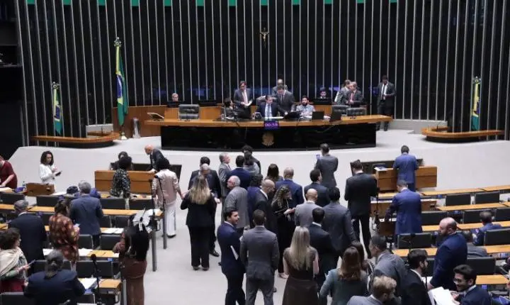 Câmara analisa projeto que submete ao Ministério da Agricultura normas sobre espécies animais e vegetais; acompanhe