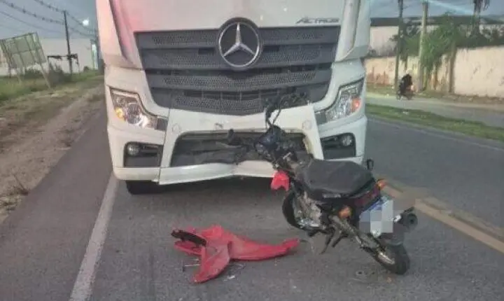 Colisão frontal entre caminhão e moto deixa motociclista gravemente ferido na SE-170