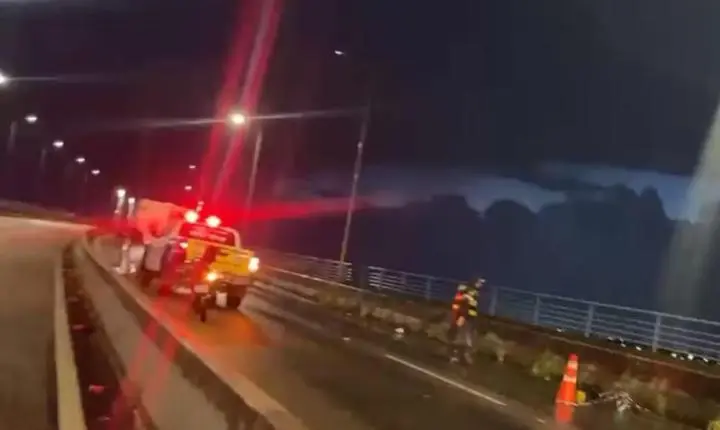 Colisão frontal entre moto e bicicleta deixa dois mortos na ponte Aracaju–Barra dos Coqueiros