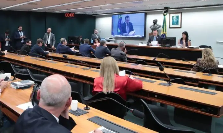 Comissão convoca Mauro Vieira para prestar esclarecimentos sobre guerra no Oriente Médio