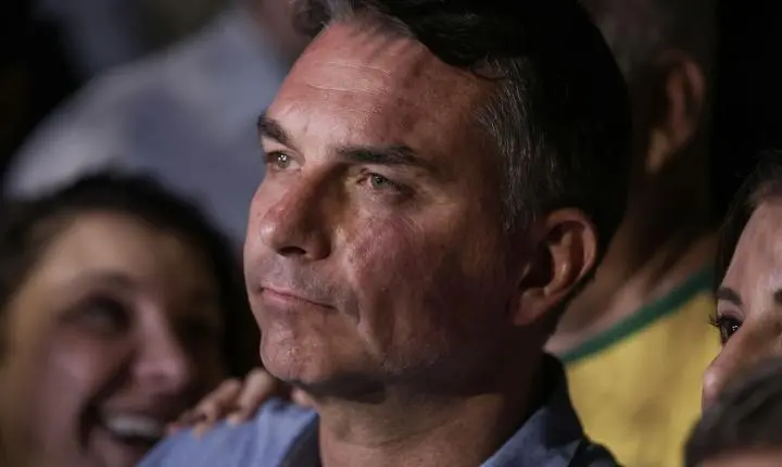 Em sabatina, Flávio não explica propostas e faz acusações sem provas