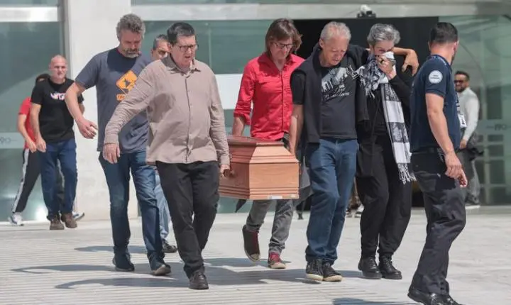 Familiares, amigos e políticos se despedem de Paulo Frateschi na Alesp