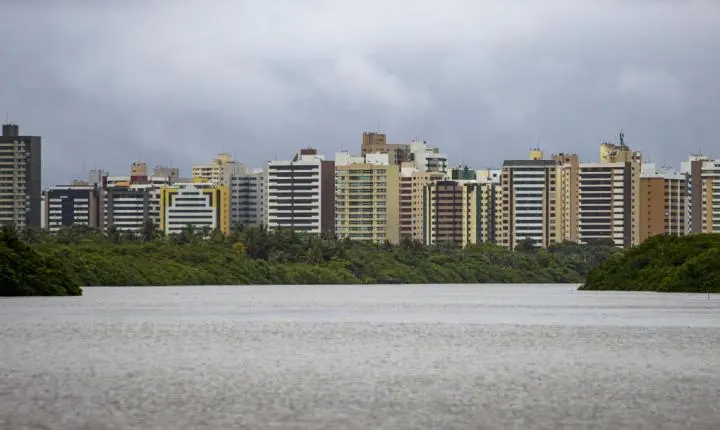 Governo de Sergipe emite aviso meteorológico de chuvas moderadas a intensas para este sábado, 9
