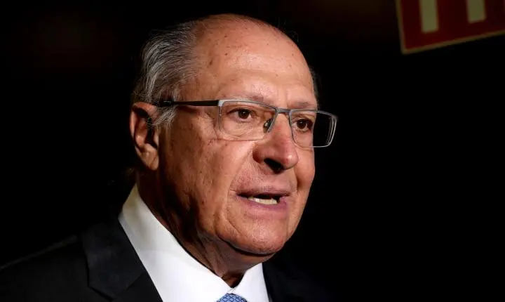 Governo prioriza abastecimento e segurar preço do diesel, diz Alckmin