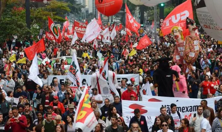 Isenção do IR é vitória dos trabalhadores, dizem centrais sindicais