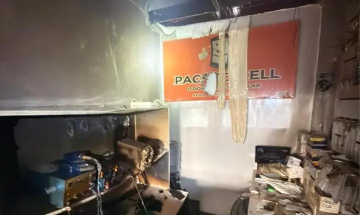 Loja de celulares pega fogo no Centro de Aracaju