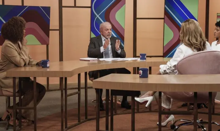 Lula diz que monitora preço dos combustíveis todos os dias