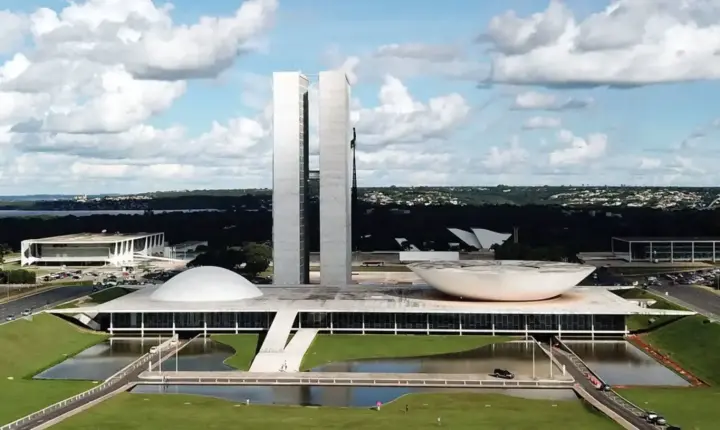 Após apostar em Flávio, Centrão muda de direção e busca espaço no novo governo Lula