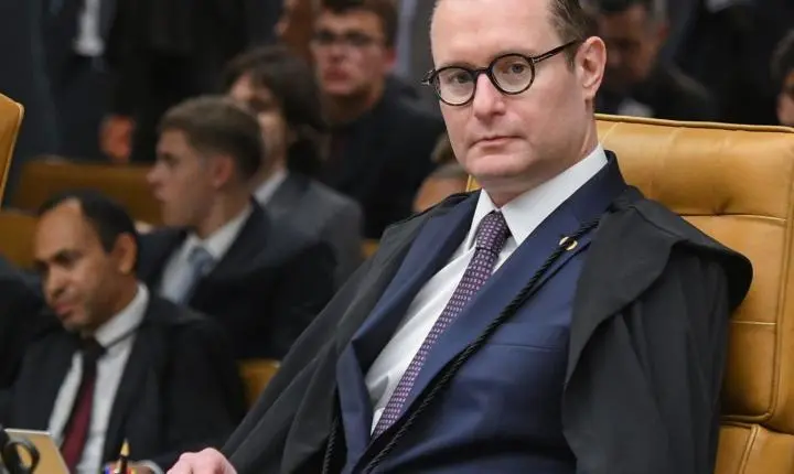 Zanin vota a favor de eleições diretas para governador do Rio